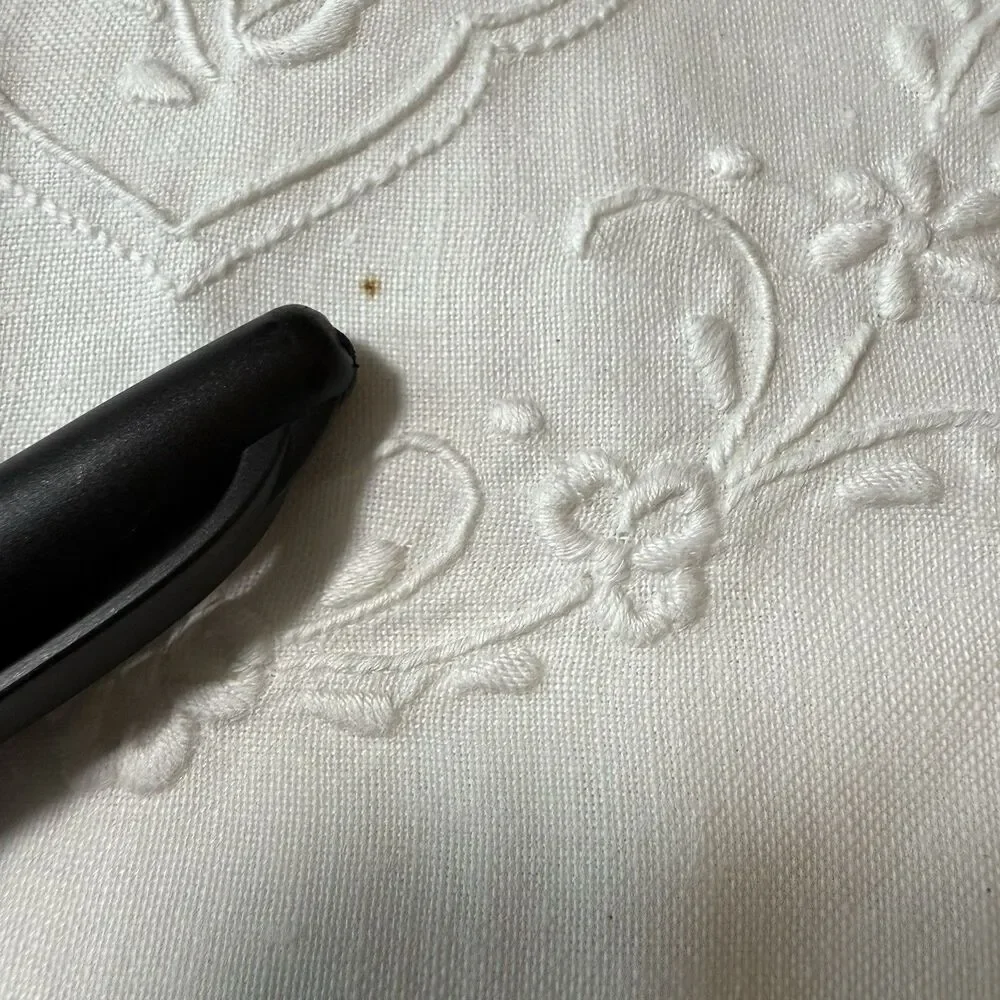 Embroidered Linen Napkins Set 12 White Floral Scallop Edge 20.5 x 13.5‎